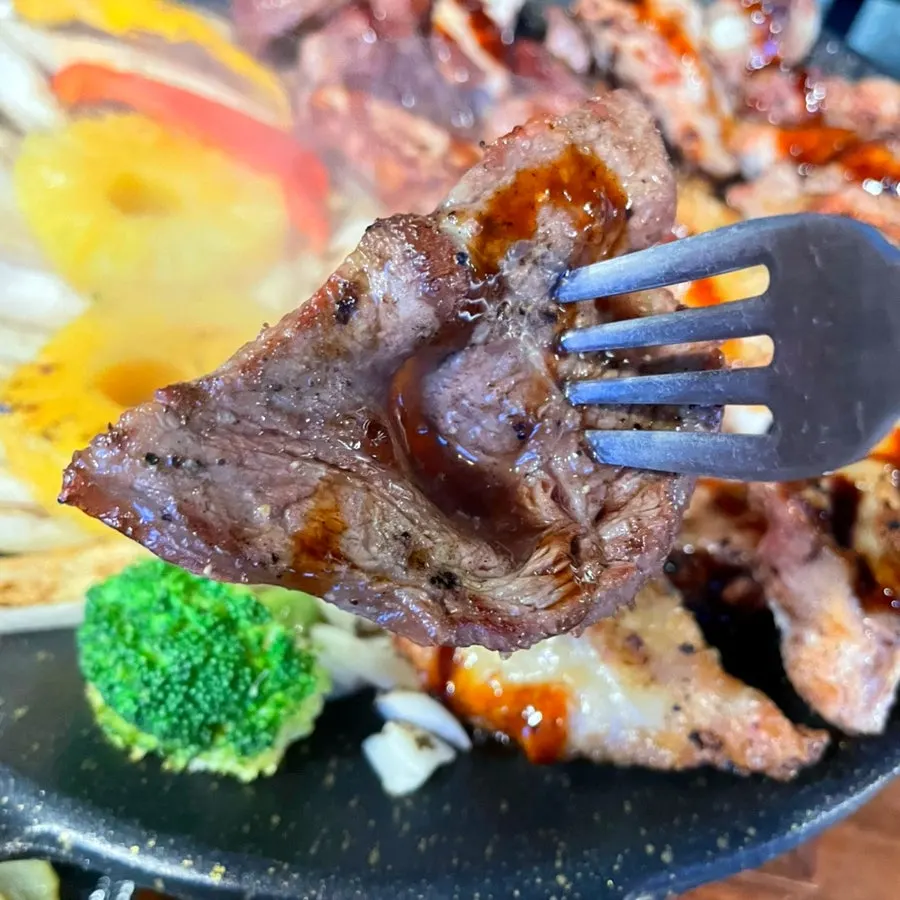 Charcoal-grilled chicken thigh and pork neck skewers