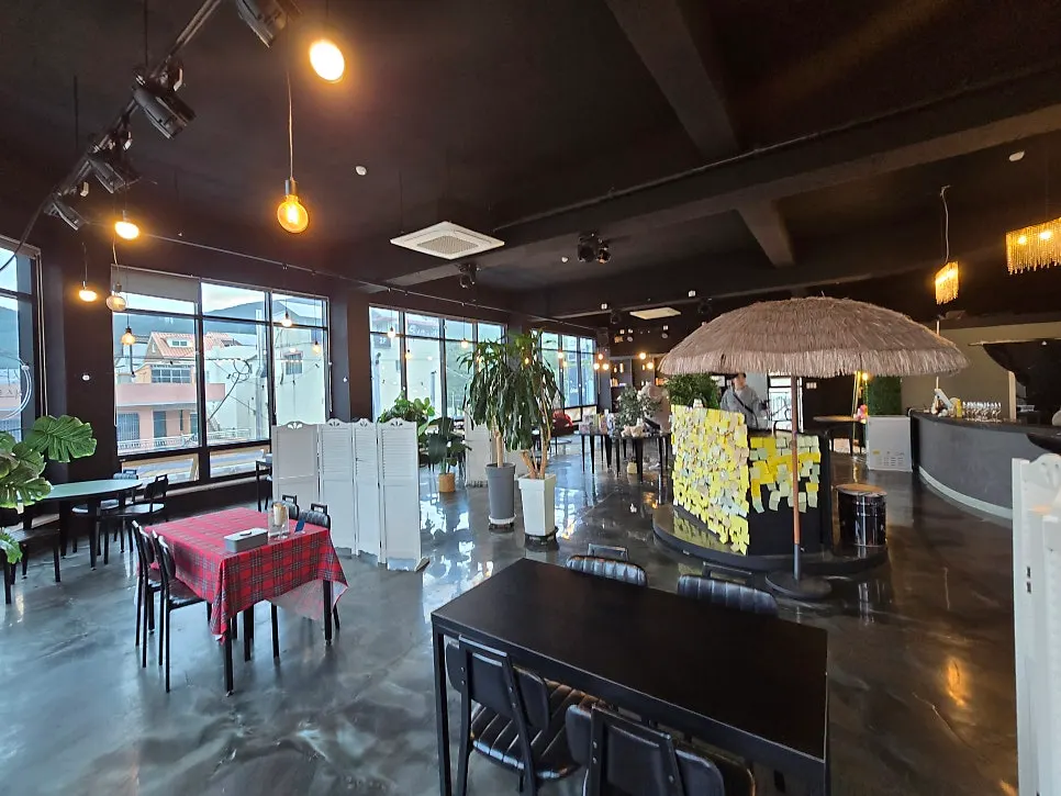 Interior table setup at Shashlik Jinhae Branch in Seokdong