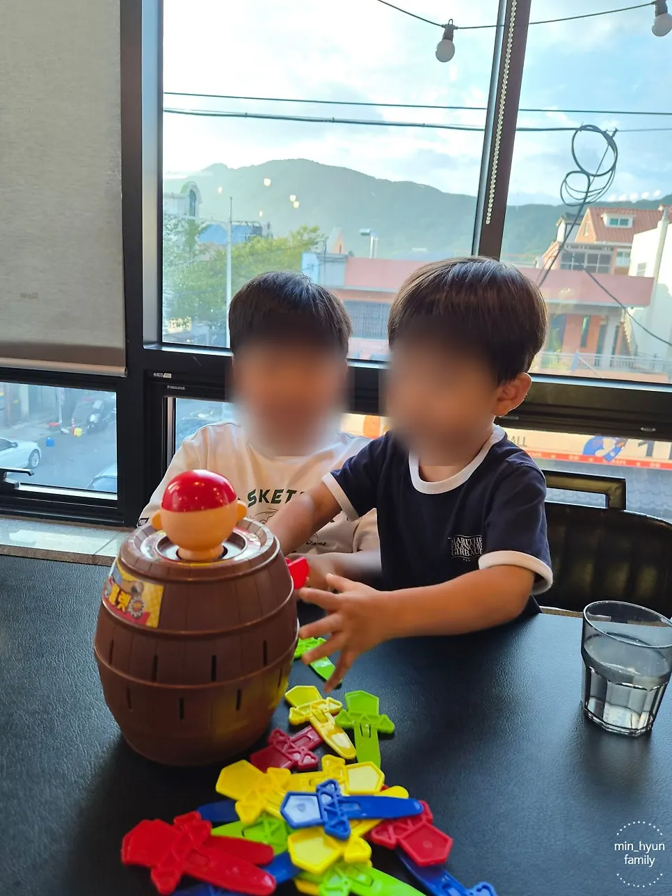 매장에 준비된 보드게임 진열