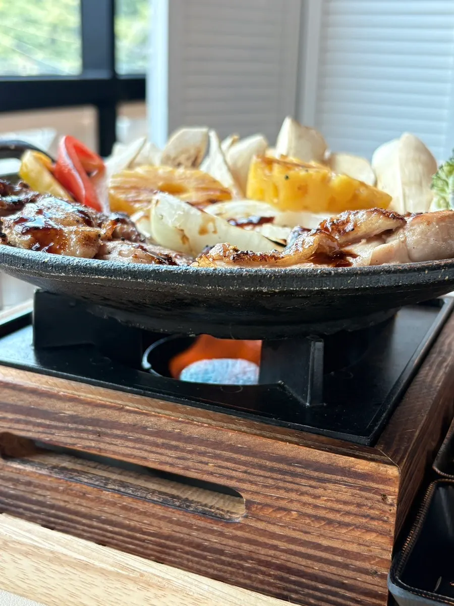 A full charcoal-grilled Shashlik Special meal