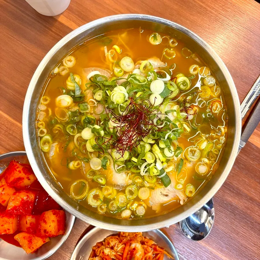 A bowl of the new spicy pork gomtang kalguksu