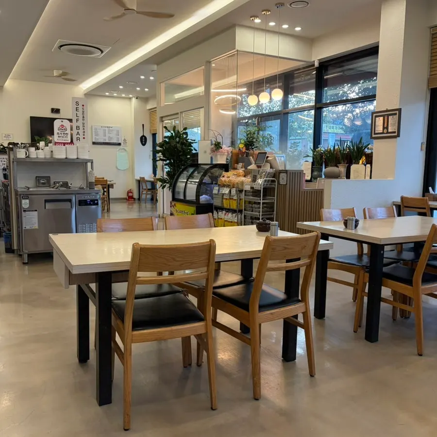 Area parkir Chuojeong Namwon Chueotang