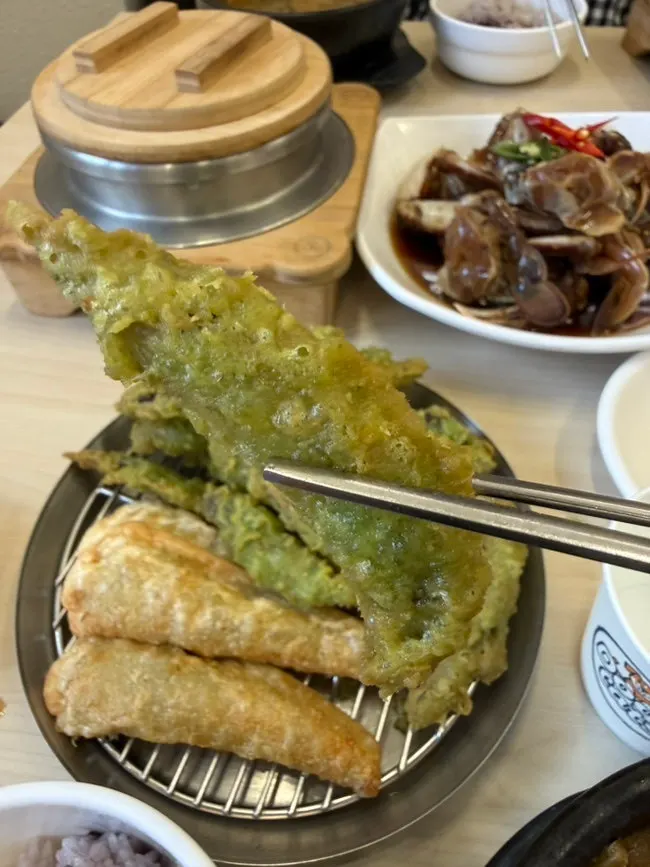 반으로 갈라 본 미꾸라지튀김 단면