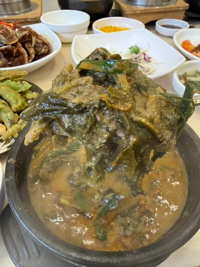 시래기가 넉넉한 걸쭉한 추어탕