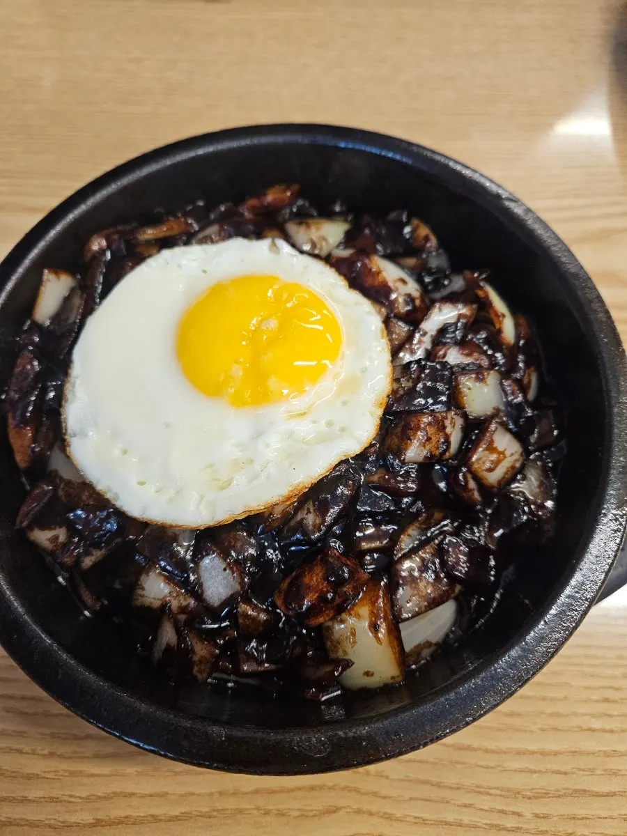 Chadolbagi jjamppong in a nangmyeon-sized bowl