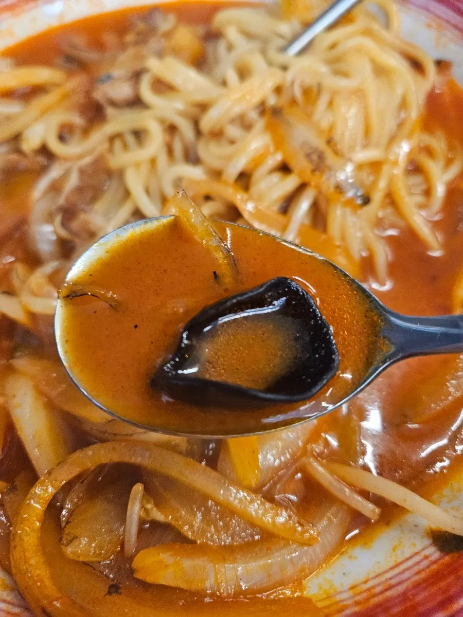 Chadolbagi jjamppong with chili flakes added