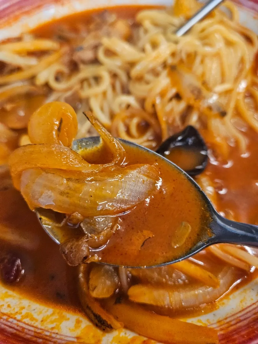 Noodles lifted from the chadolbagi jjamppong