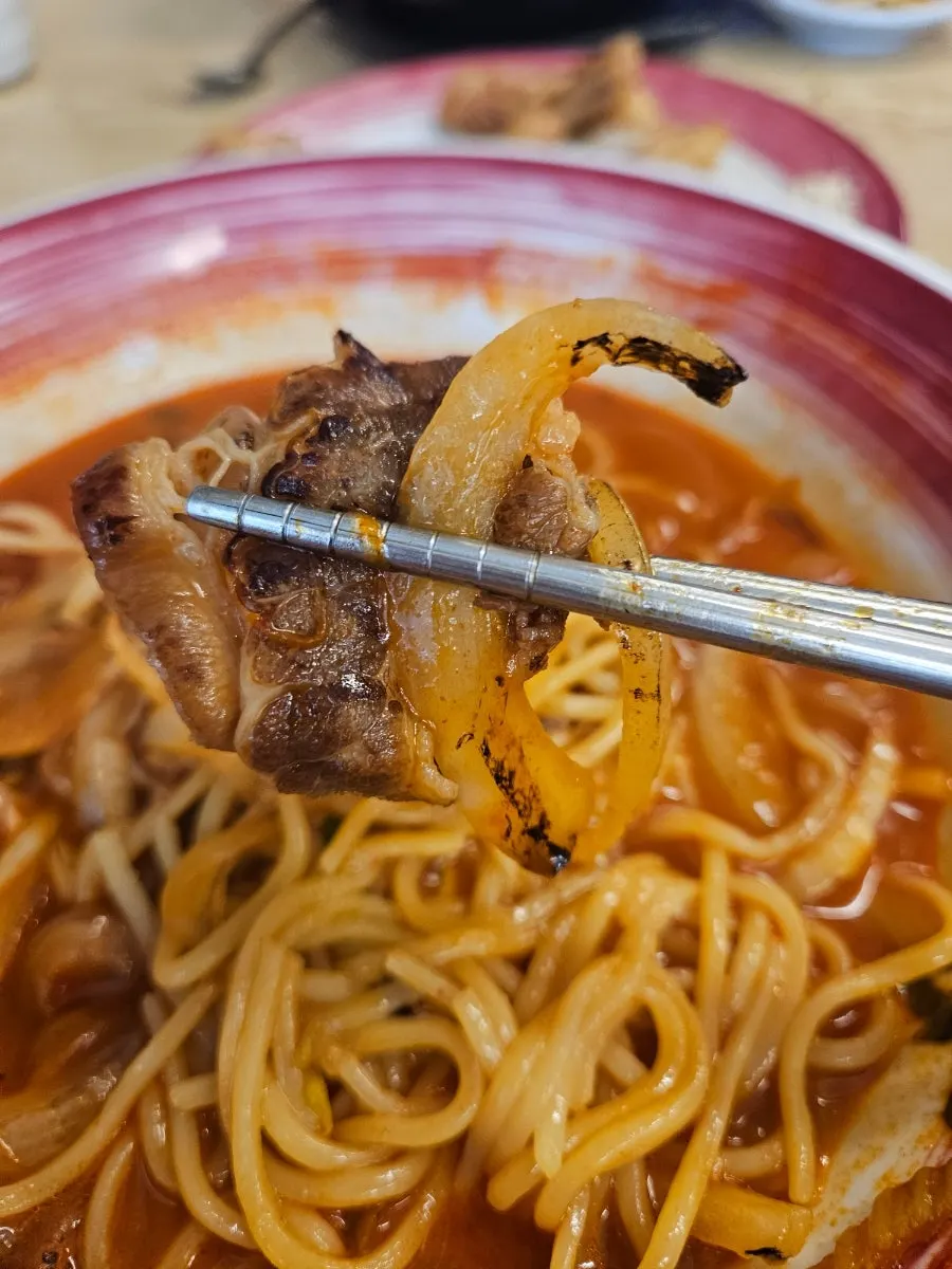 The heavy bowl of chadolbagi jjamppong