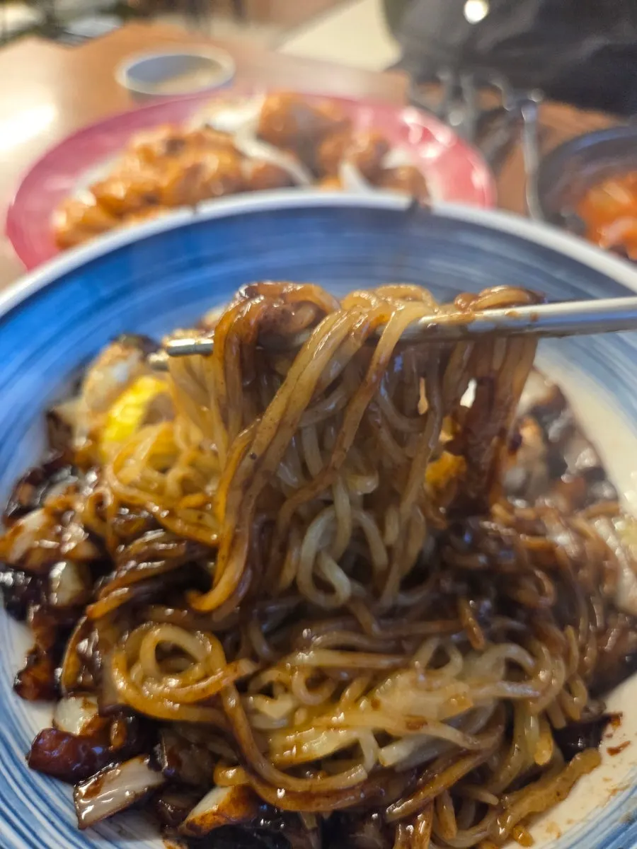 Samsun jjamppongbap with glass noodles and seafood