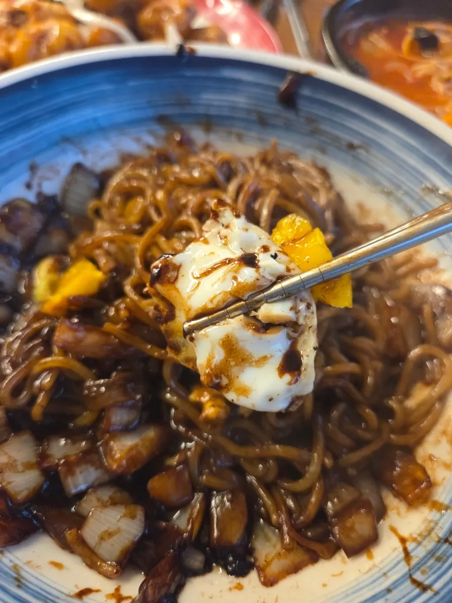 Samsun jjamppongbap eaten with rich broth