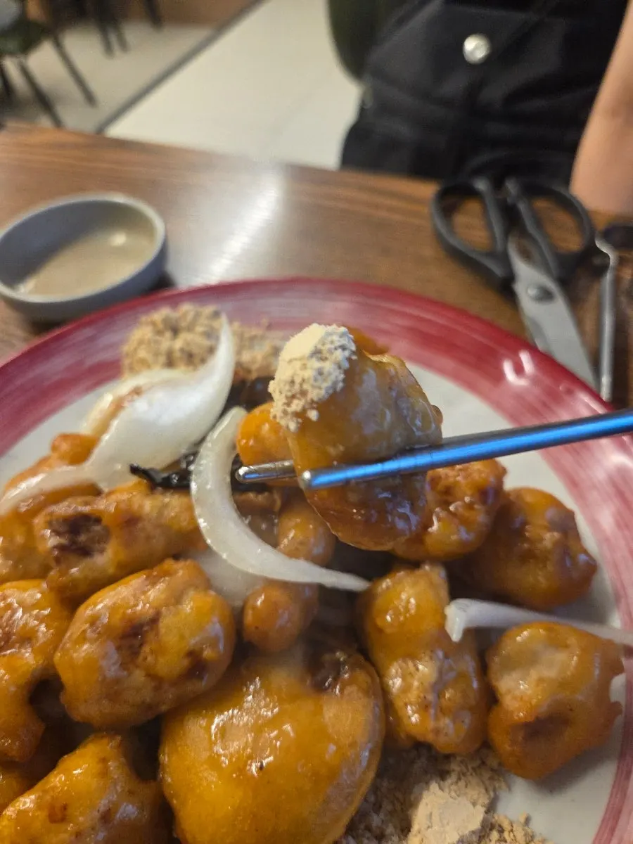 Jinjin China gan-jjajang with onions and meat