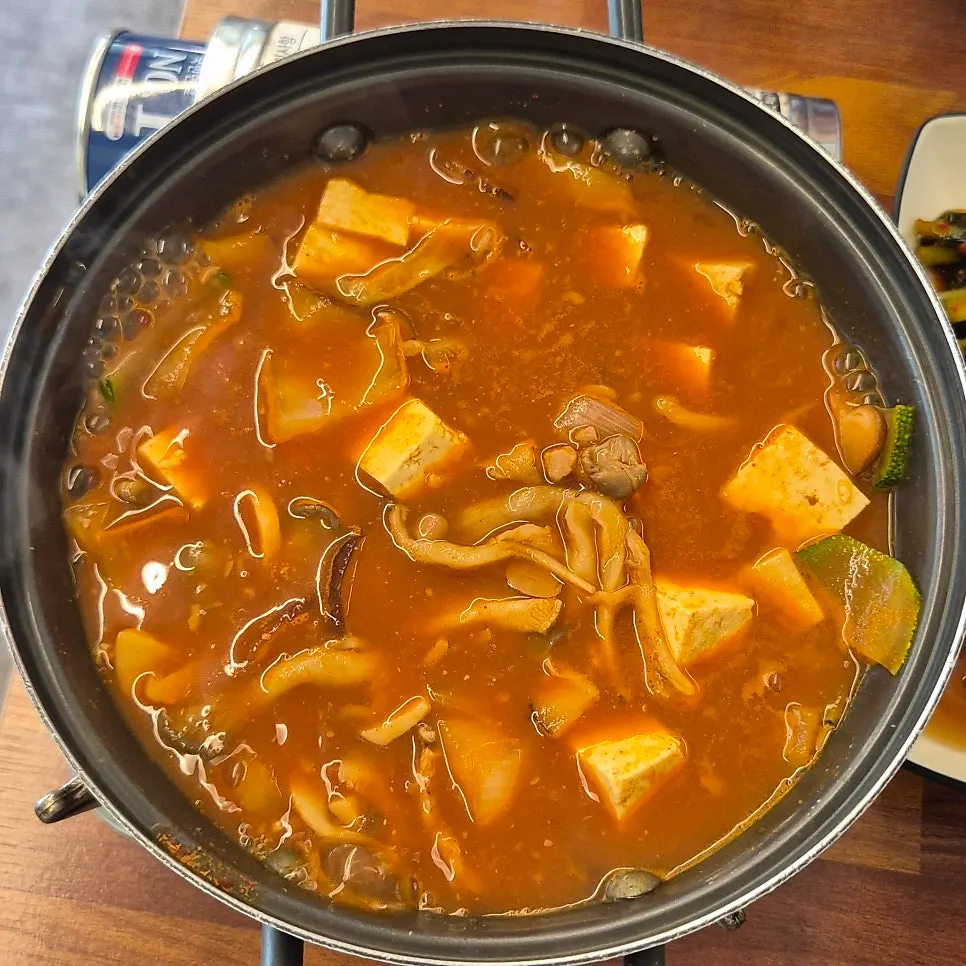 用应季食材制作的配菜拼盘