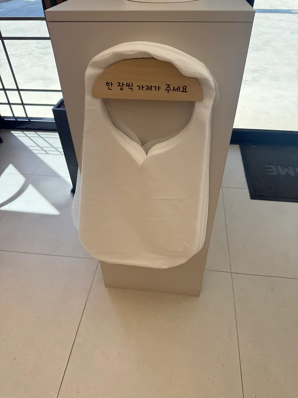 아이와 외식할 때 요청한 아기의자