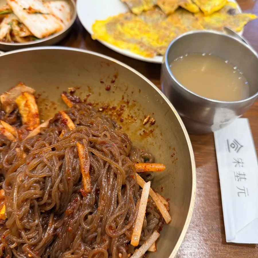 간장에 찍어 먹는 따끈한 한우육전
