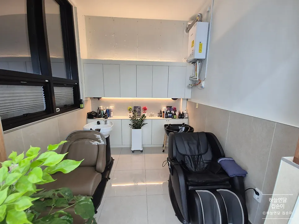 Inside the Jamae Salon hair salon