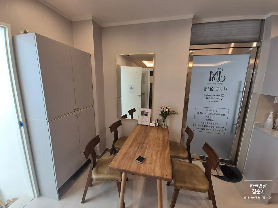 Neatly arranged esthetic treatment room