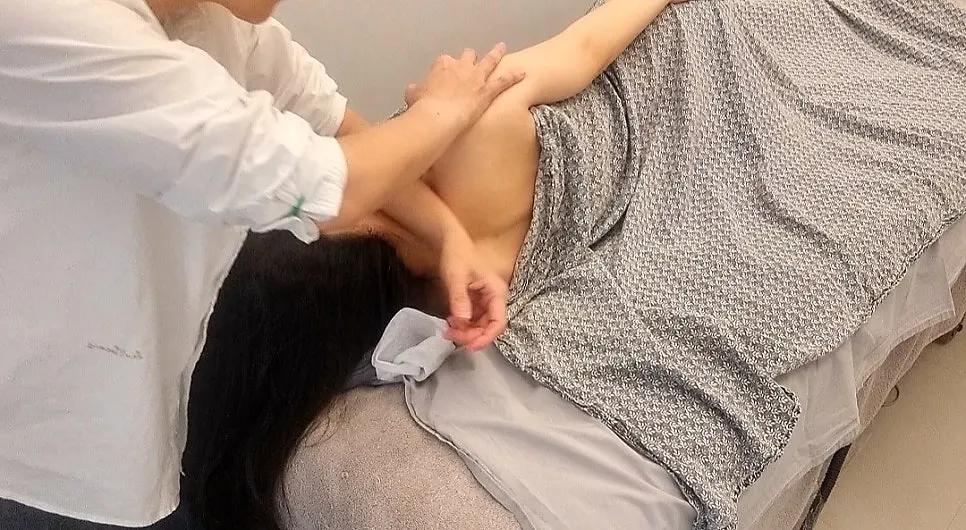근육 부위 설명을 들으며 진행된 체형 체크