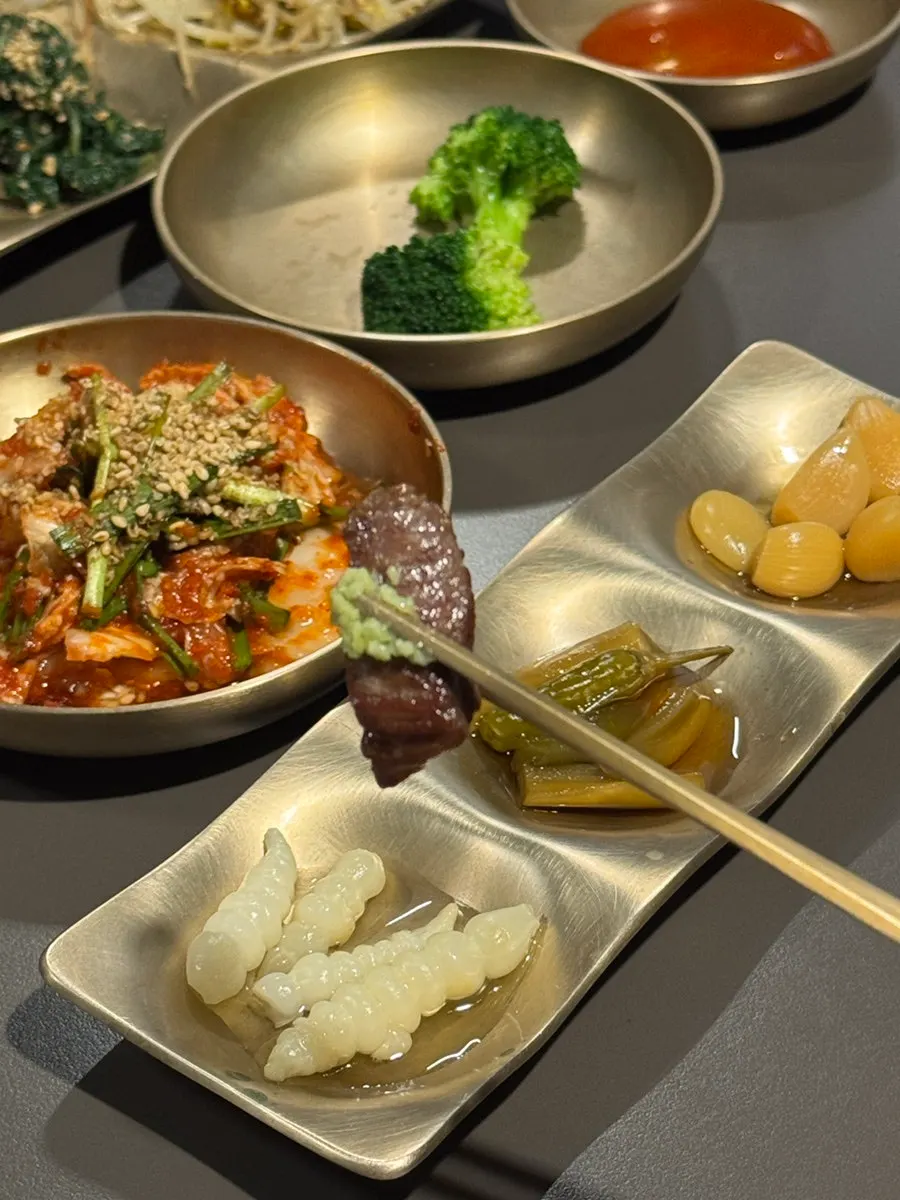 식사 마무리로 나온 후식 과일