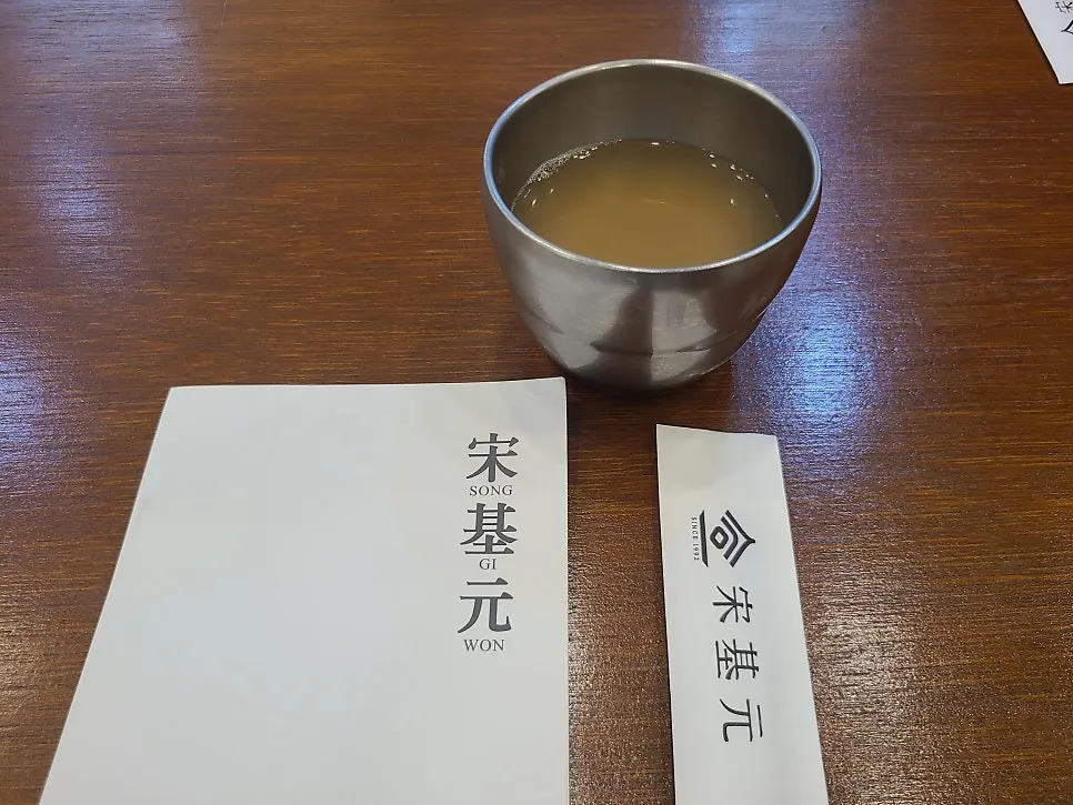 Hot broth served first after ordering