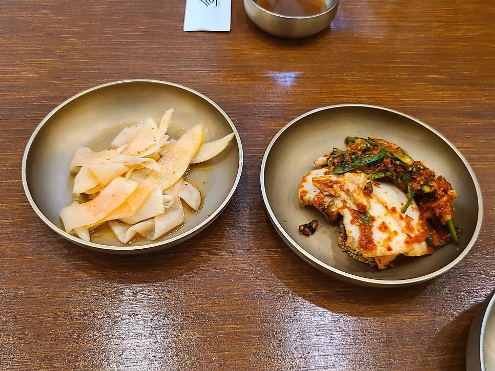 Geotjeori eaten while waiting for the naengmyeon