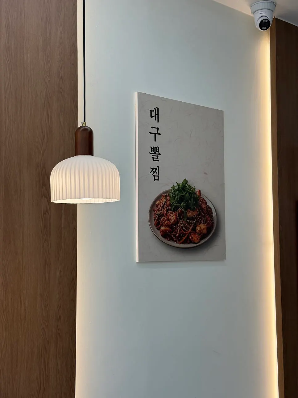 태블릿으로 아구찜 소자 주문하는 모습