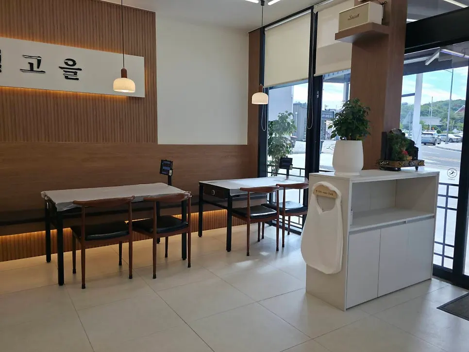 Interior atmosphere of Jjimgoeul Gajwa Branch