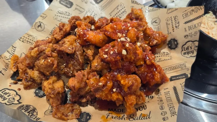 The 30,000-won boneless chicken two-flavor set with seasoned and soy sauce
