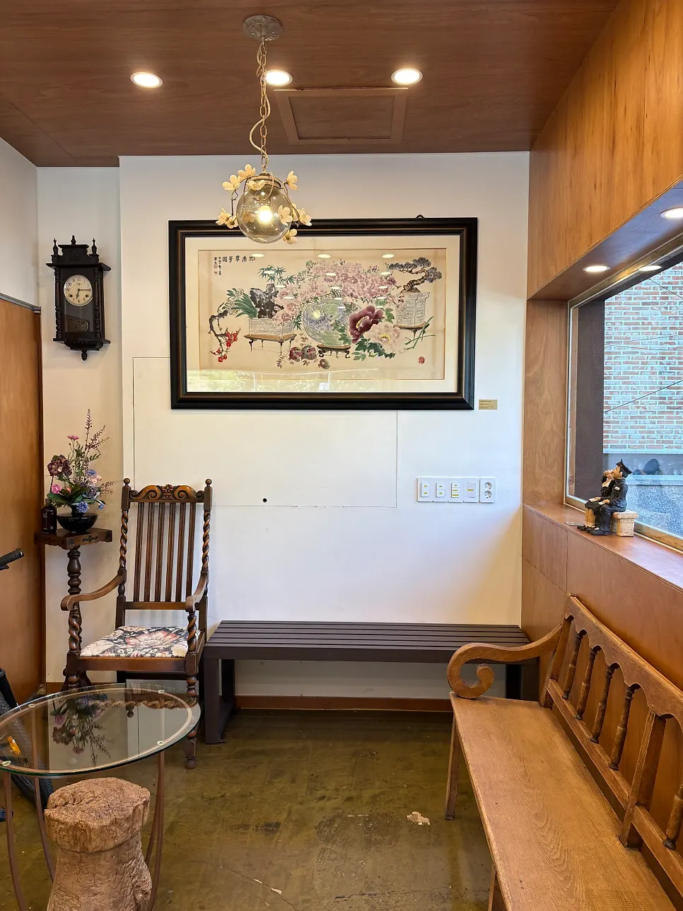 Wood-heavy interior of Songgiwon Jinju Naengmyeon Direct Store