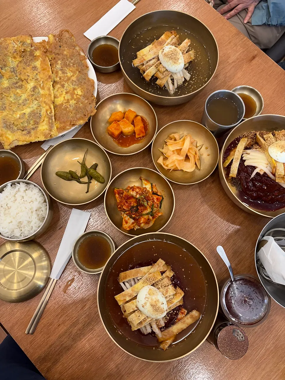 Full table of Songgiwon Jinju Naengmyeon dishes served quickly