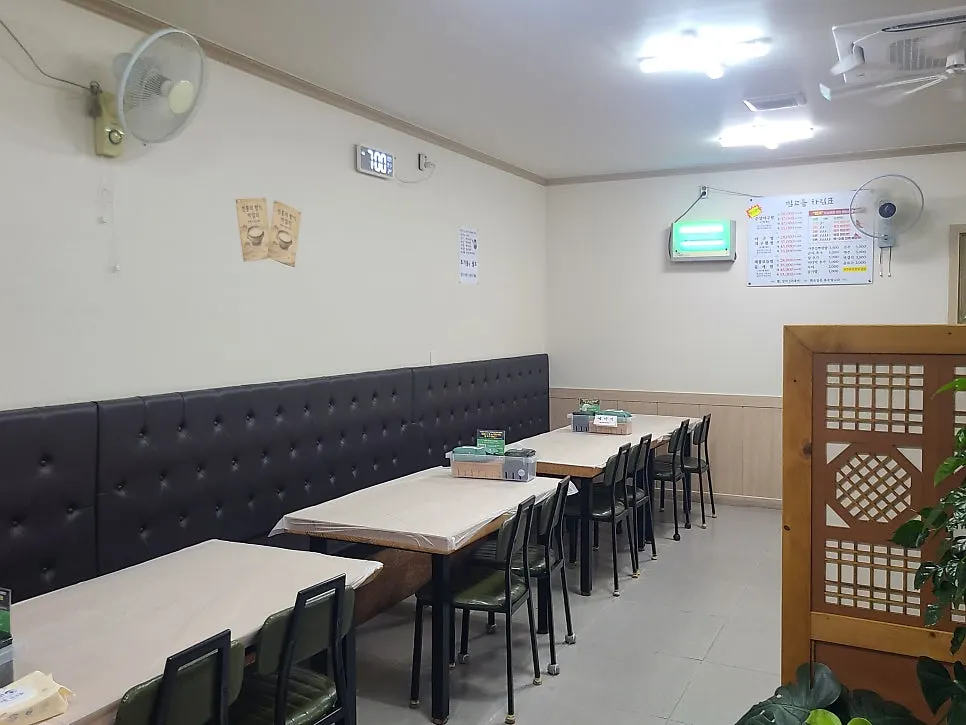 Table inside Jjimgoeul