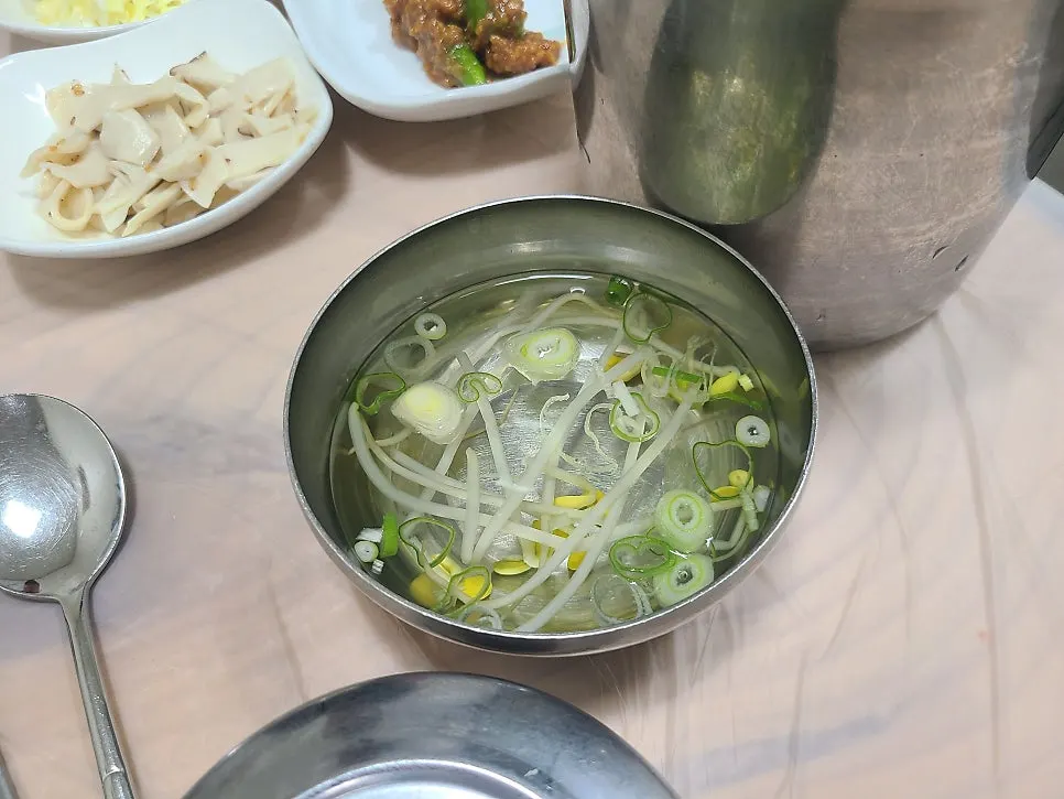 Bean sprout soup served as a default side