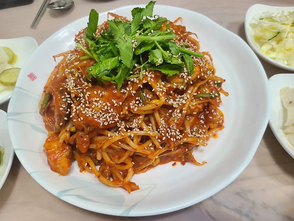 A small plate of boneless agujjim