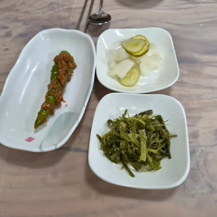 찜고을 본점 밑반찬 접시