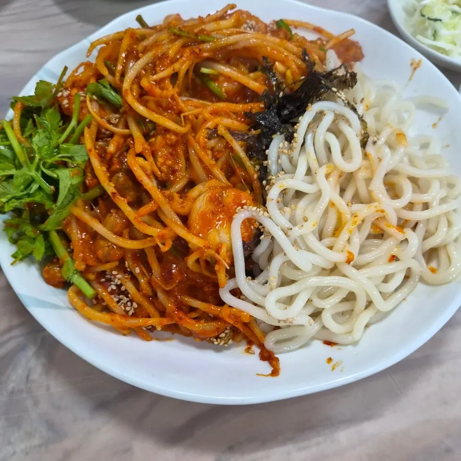 콩나물 아래 순살 아구 생선살