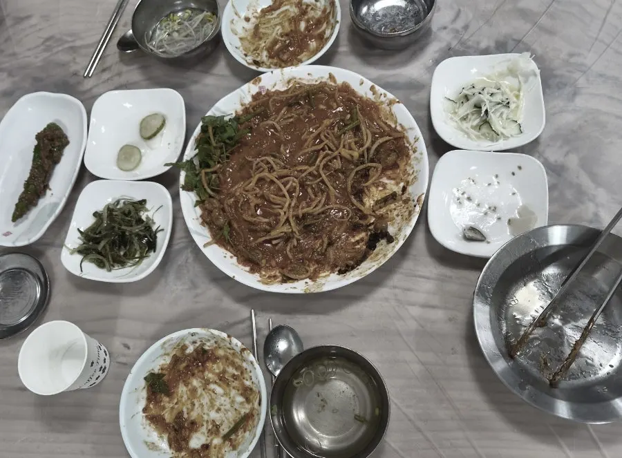거의 비운 순살아구찜 접시