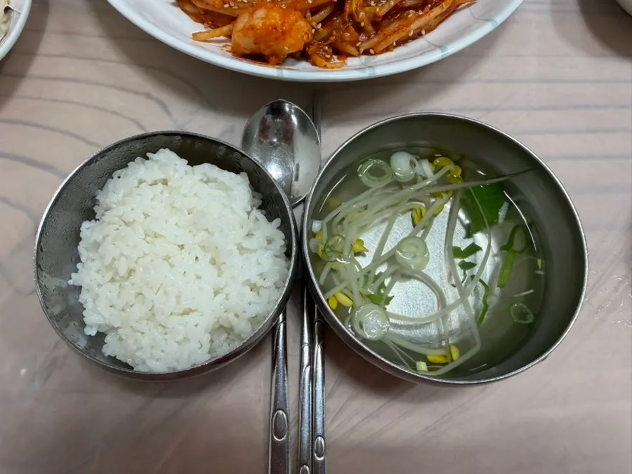 Full table setting with boneless agujjim, bean sprout soup, and rice