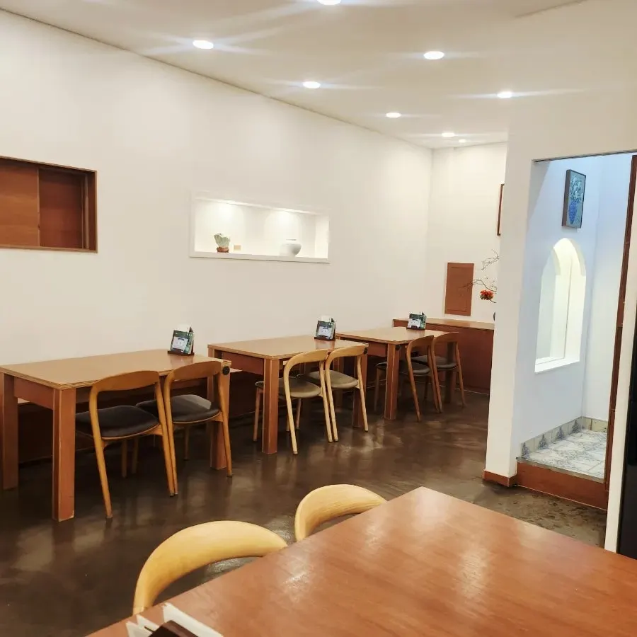 Hall seating with a classic atmosphere