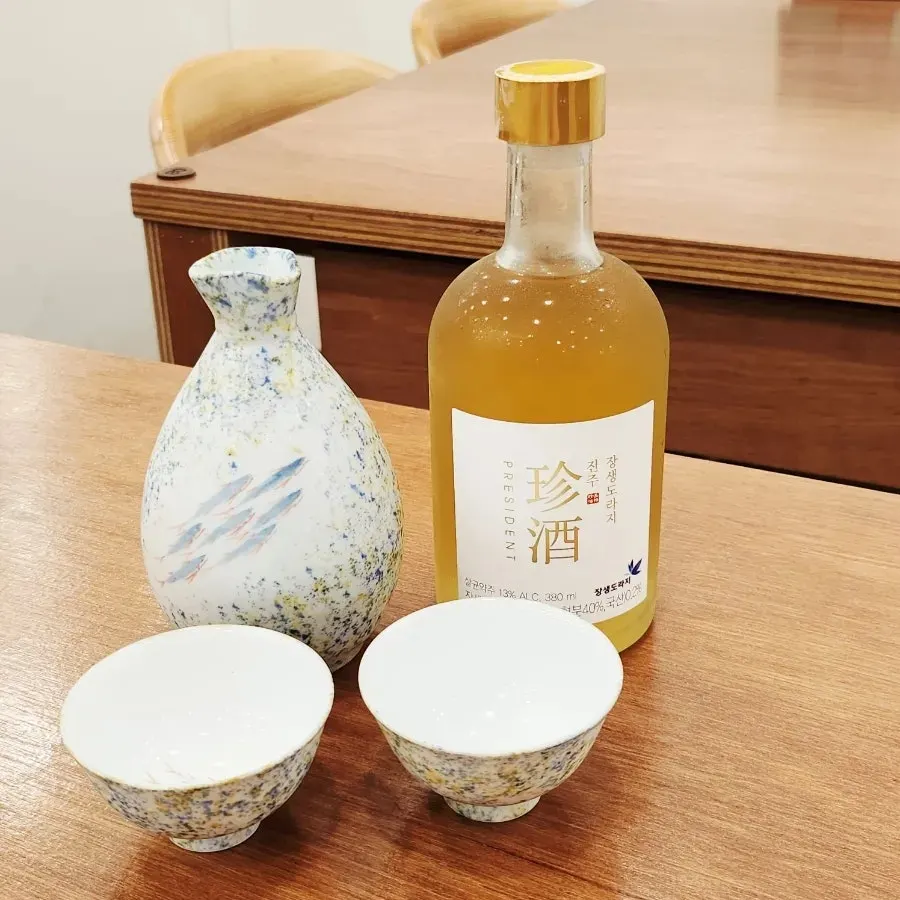 Doraji-ju poured into a glass