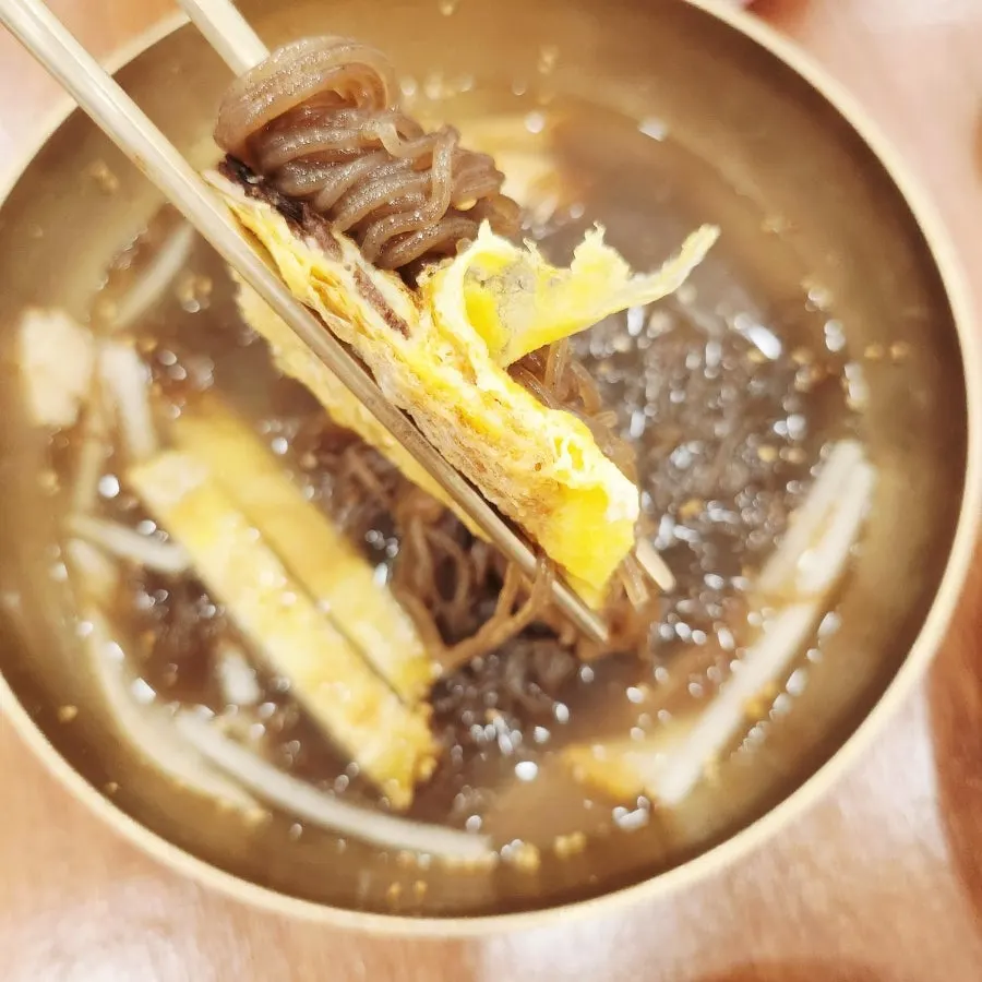 Mul-naengmyeon mixed with vinegar and mustard