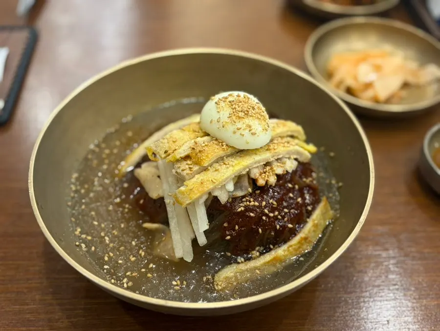 Mixed naengmyeon and ujeon order