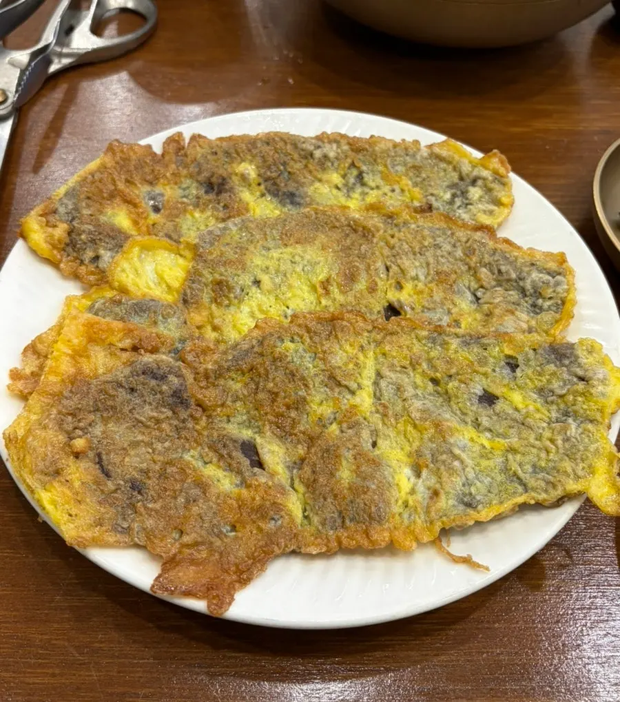 Ujeon made with beef and egg