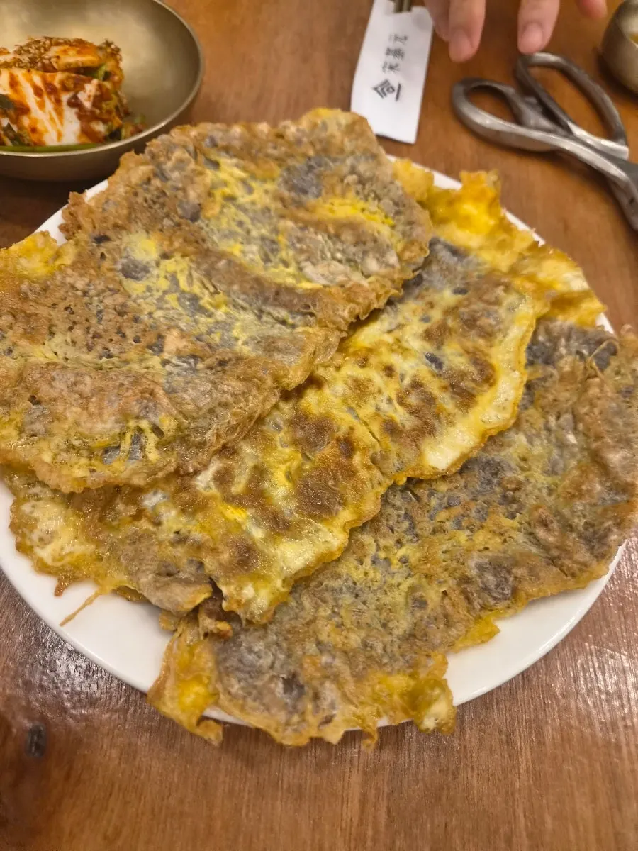 노릇하게 구워져 나온 우전 육전