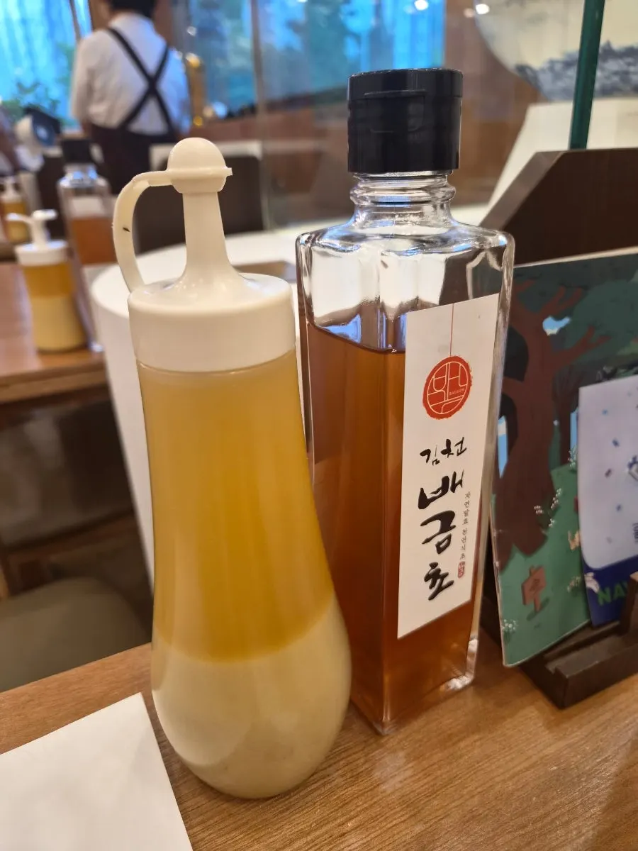 식사를 마친 송기원진주냉면 테이블