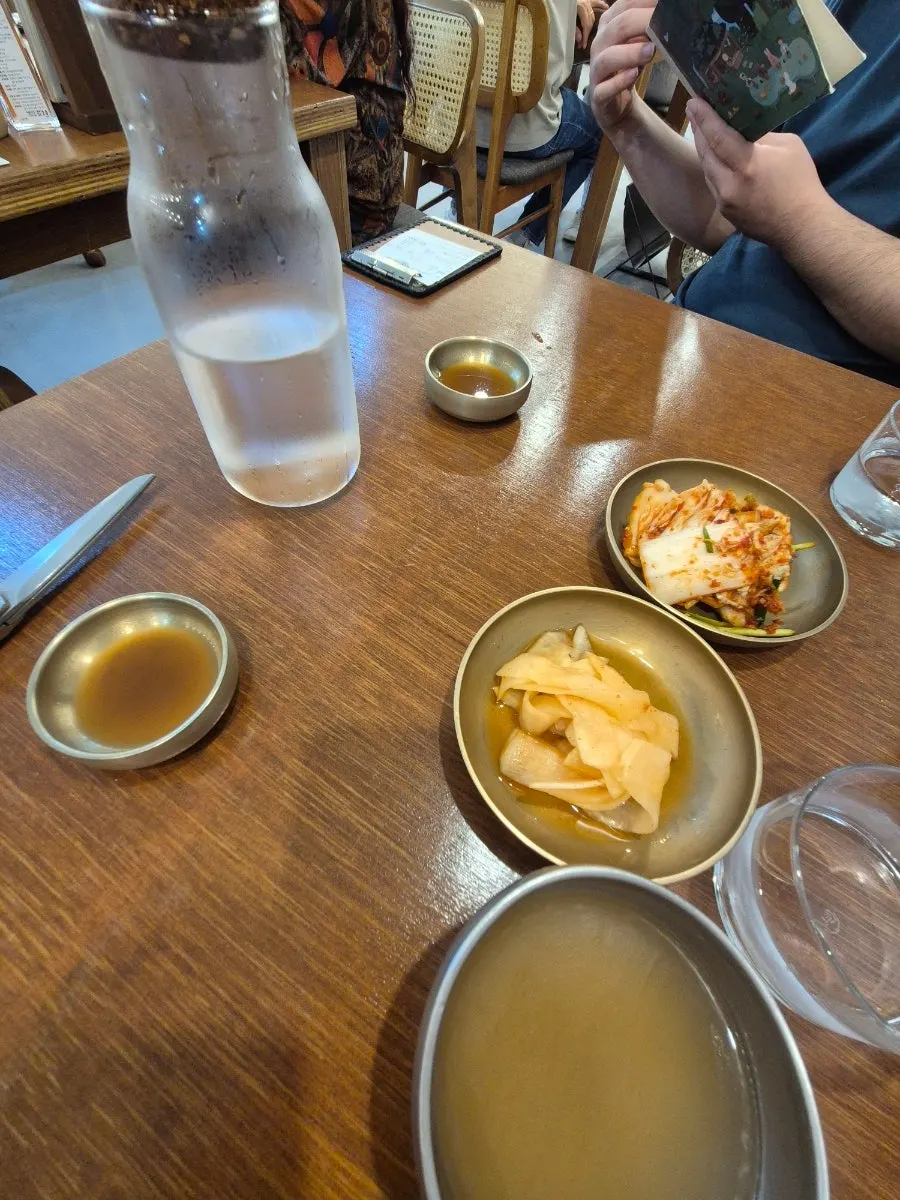 밑반찬 겉절이와 무김치