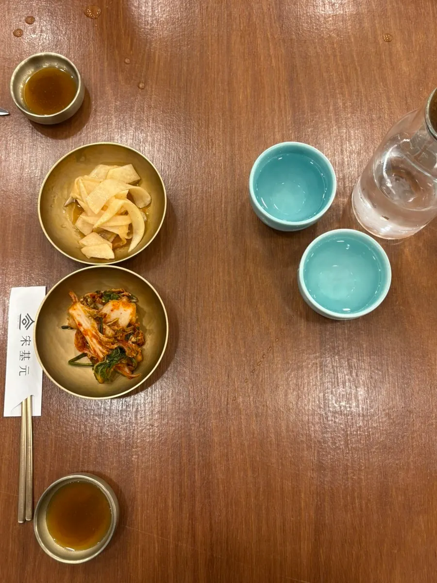 Naengmyeon meal order scene