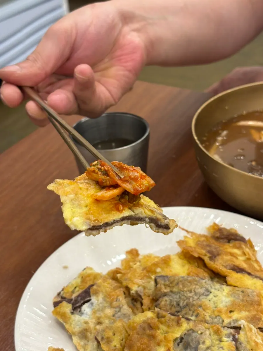 Yukjeon shared by two people