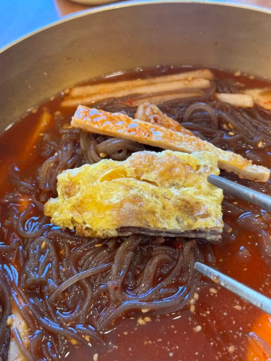 Mixed noodle Songgiwon1997 with sauces