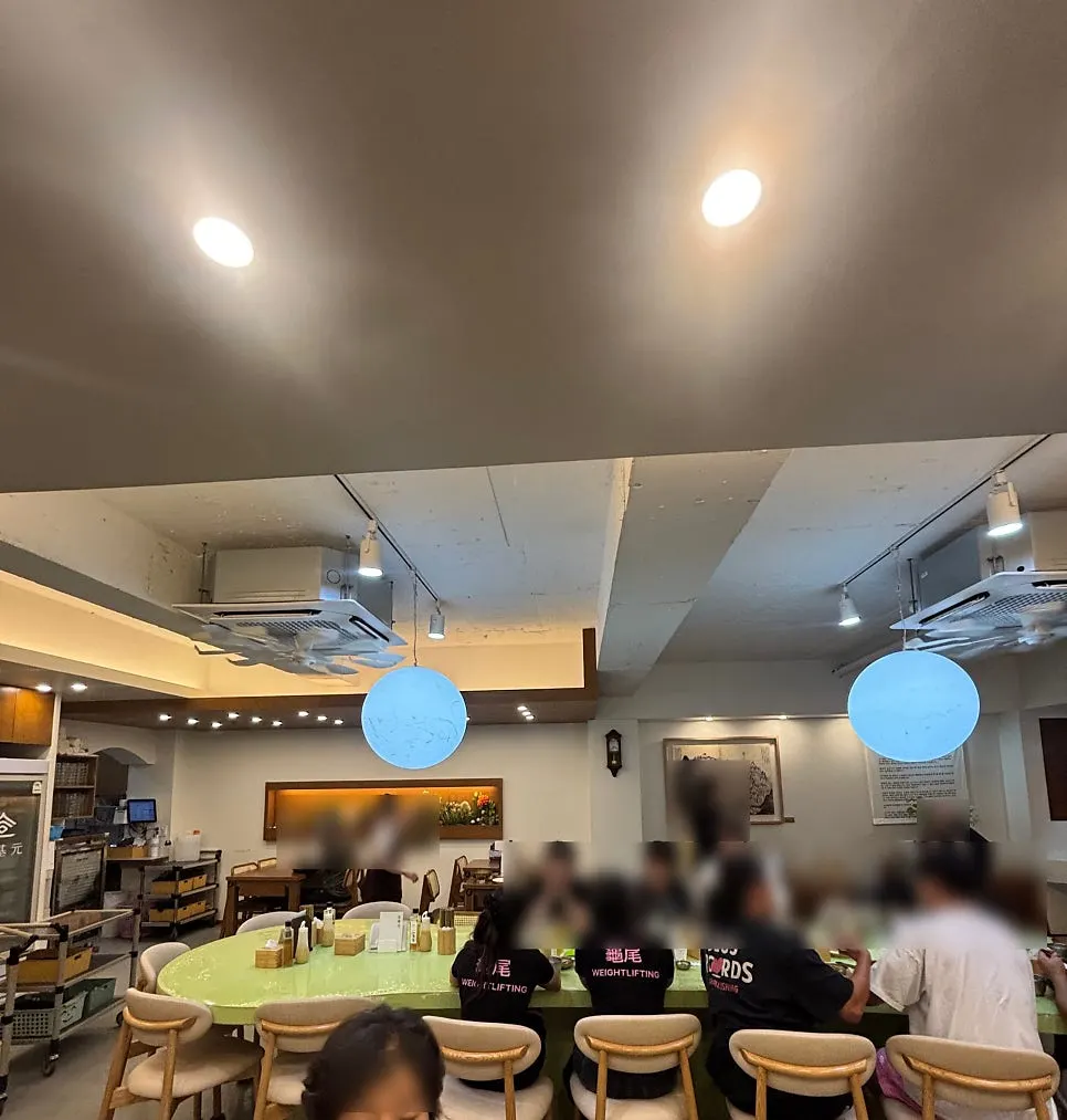 Large round group table in the center of the dining hall