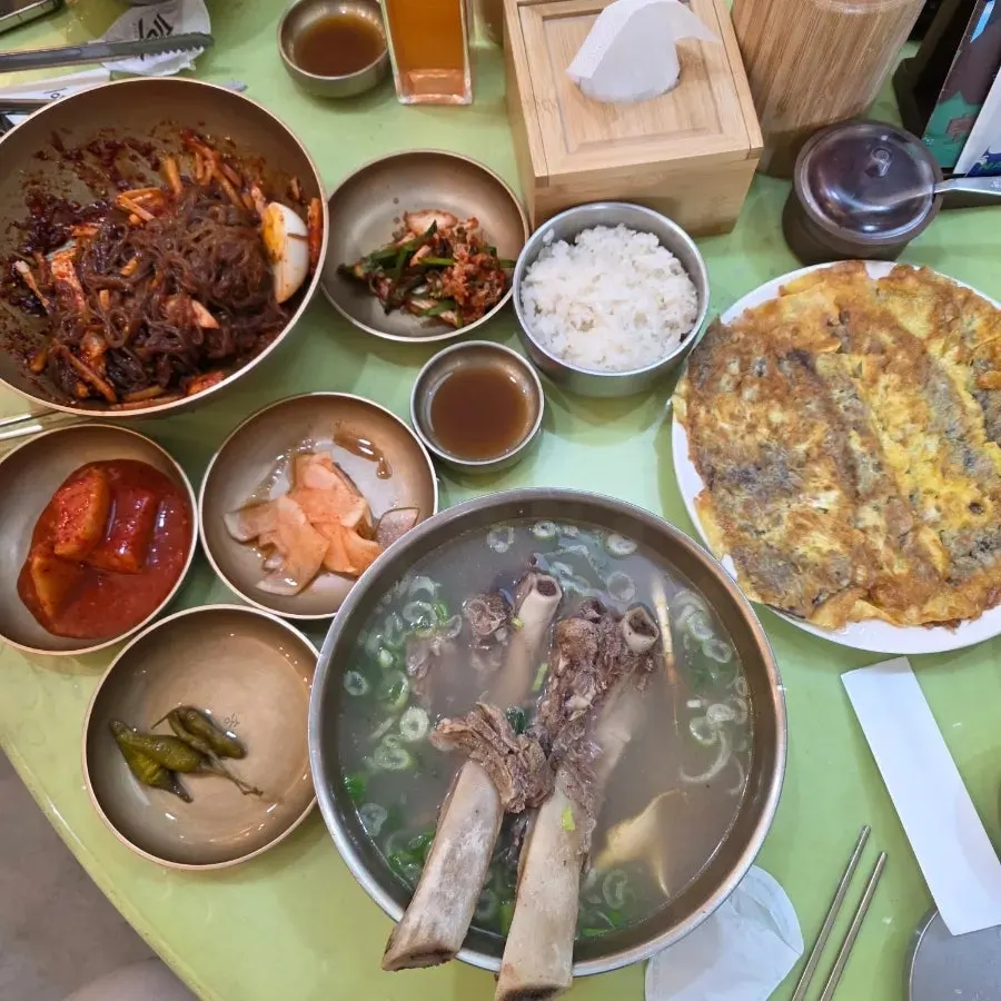 Naengmyeon and Korean beef yukjeon table setting at Song Giwon Jinju Naengmyeon Main Branch