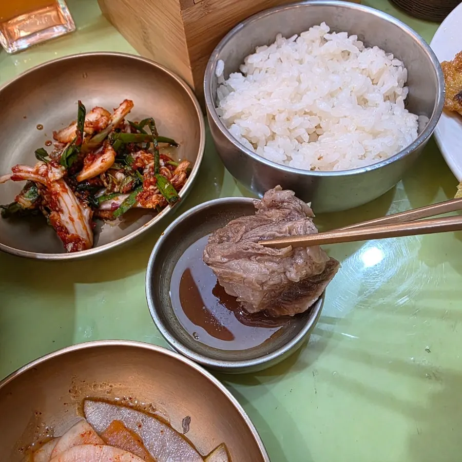 Meat picked apart from the galbitang rib bone